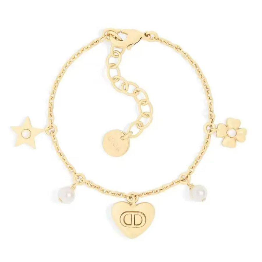Dior Set* 🦋
Necklace 
Bracelet 
Master Quality 💎

*110* AED normal box 📦 
*130* AED master box 🗃️

Zain48
♥️♥️♥️