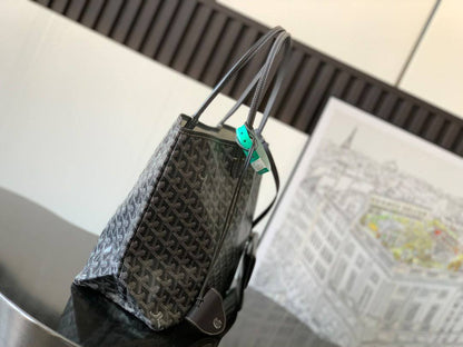 Goyard
Saint Louis 

bag Size 
34 cm

For Price 👇 WhatsApp✅
0568585901 
0507557372
0552275751 Owner Zain 👌

Zain274
♥️♥️♥️