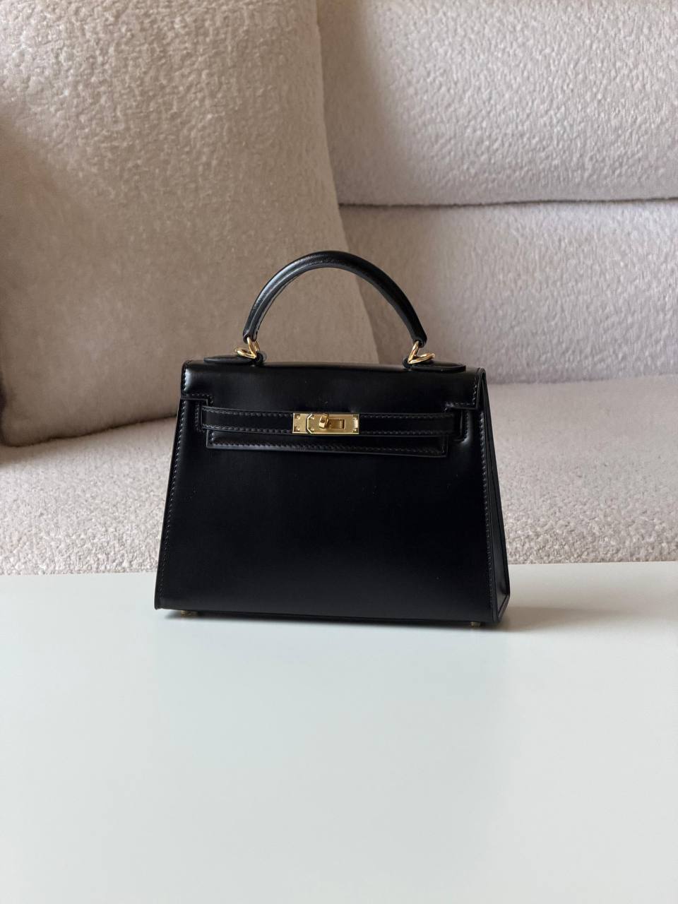 Hermes kelly box 22 cm💥Master quality ✅with box📦
400 dhs💓

Zain52
♥️♥️♥️