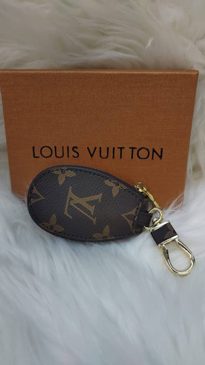 LV key holders & bags charm accessories
All sizes price 
55 dhs✅

Zain88
♥️♥️♥️