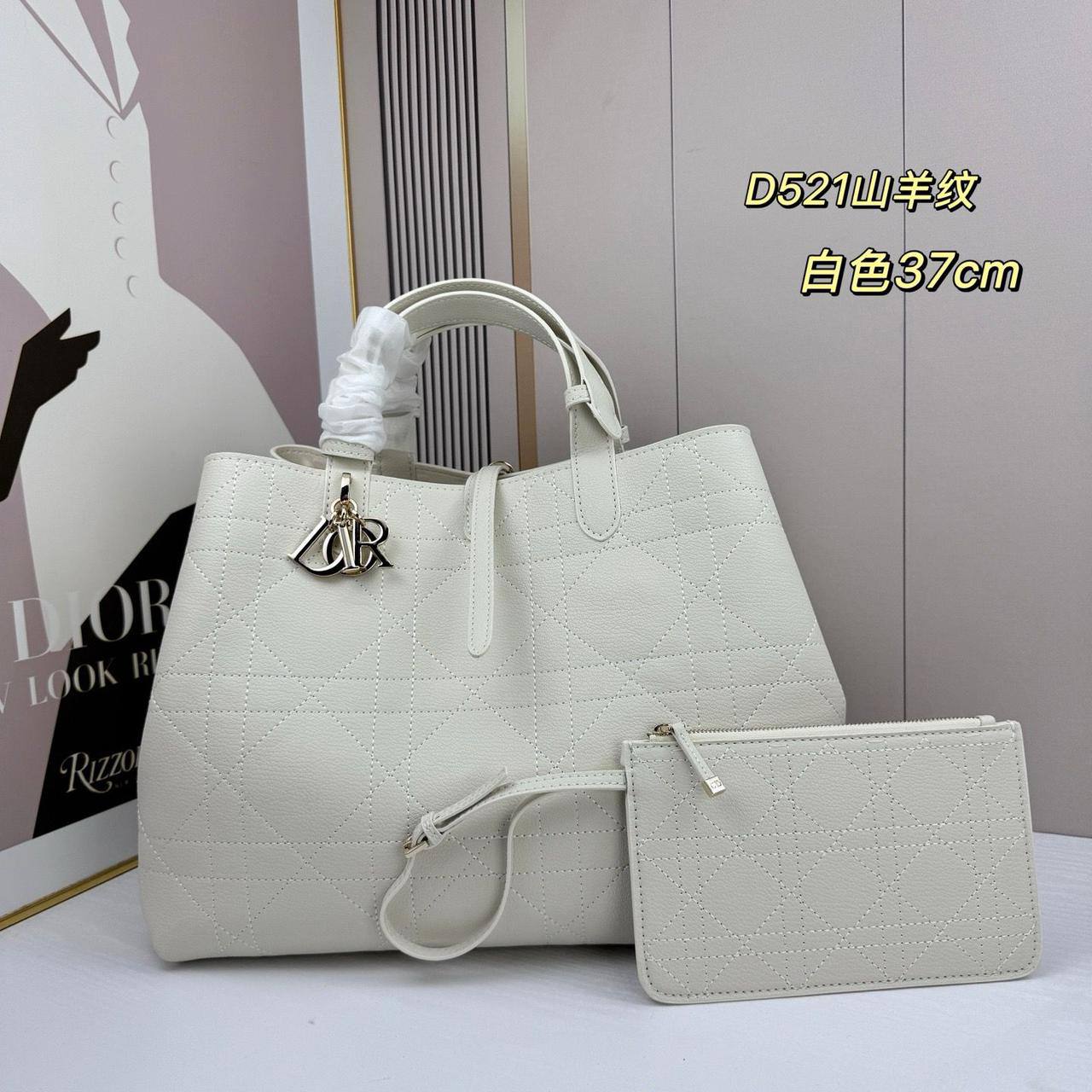 Dior - Master

27cm🤗 
340 dhs❣️

Zain228
♥️♥️♥️