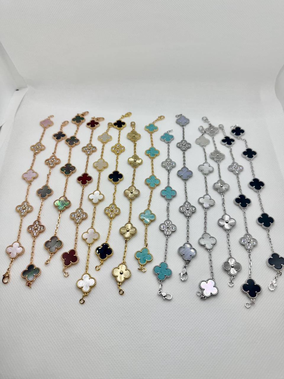 VCA ❤️‍🔥*
Bracelet 🐦‍🔥
Super master quality 💯
With normal boxes 📦 
65 dhs🪙💚
With master box 🗃️ 
110 dhs🪙💚

Zain216
♥️♥️♥️