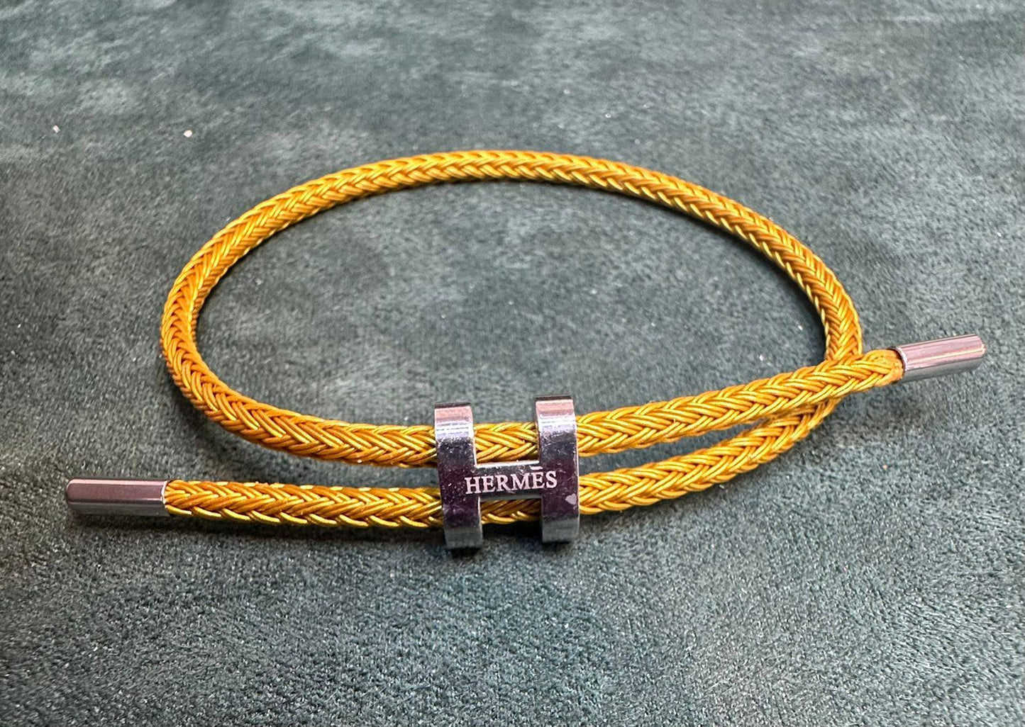 Hot moving 🔥🔥🔥 
Hermes UNISEX Bracelet. 
Water proof 💦💦💦
30 dhs❣️

Zain243
♥️♥️♥️