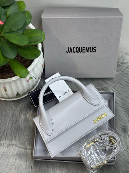 Jacquemus

with box
🎁🎁🎁

100 dhs✅

Zain244
♥️♥️♥️