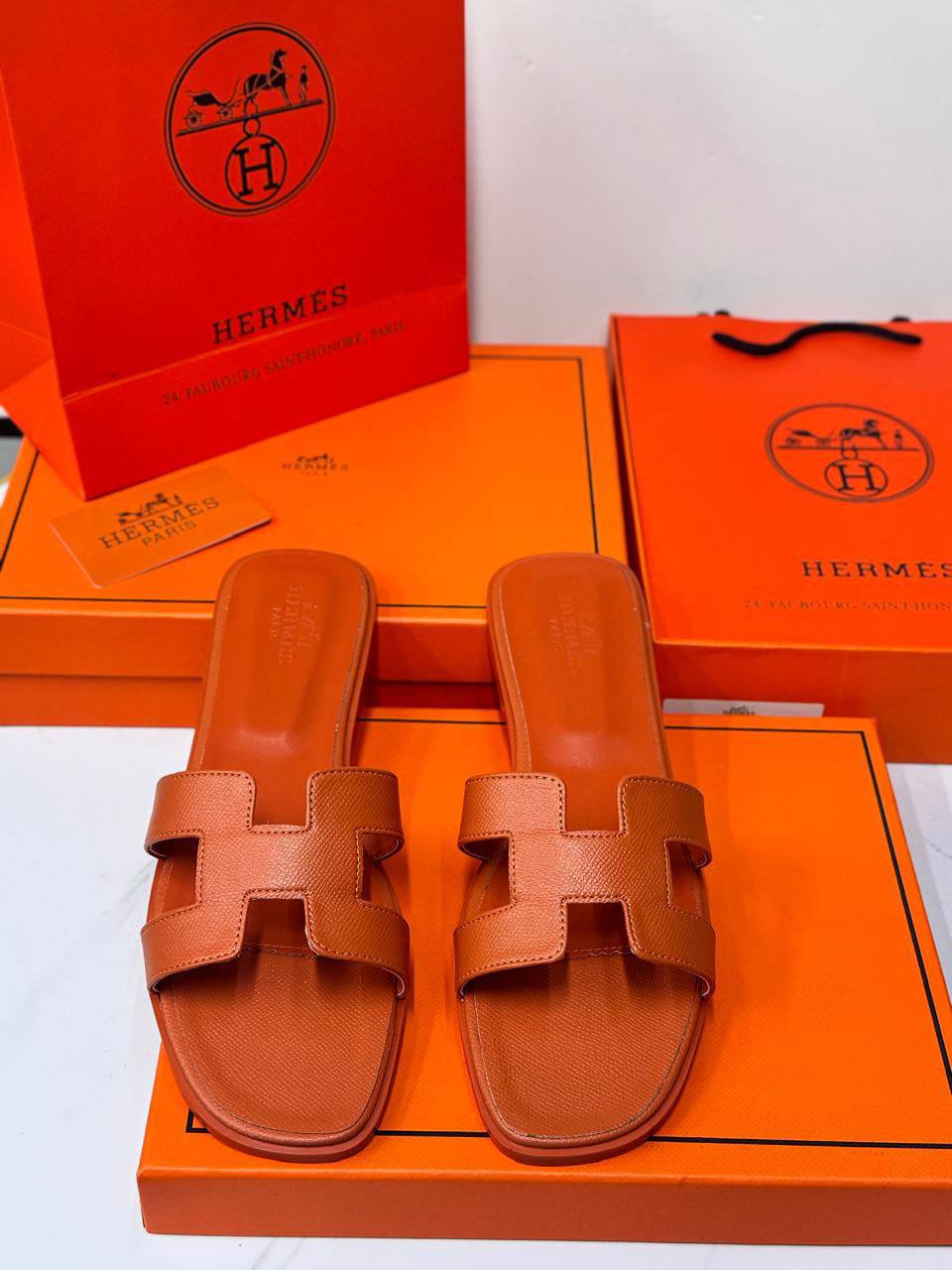 HERMES 
90 dhs✅
Size 36-41

Zain21
♥️♥️♥️