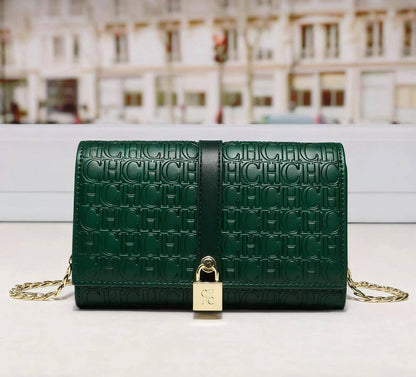 CH
95 dhs🪙
size：19.5×12.5×5cm

Good quality 

with box
🎁🎁🎁

Zain39
♥️♥️♥️
