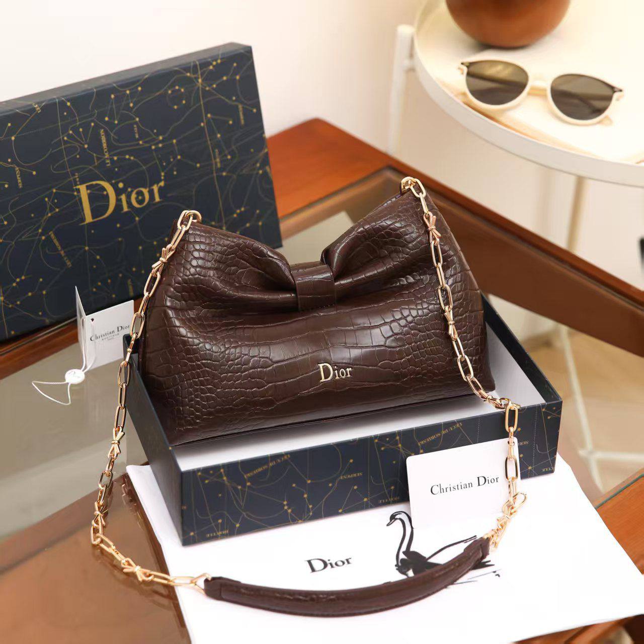 Dior

withbox 
🎁🎁🎁

90 dhs✅

Zain143
♥️♥️♥️