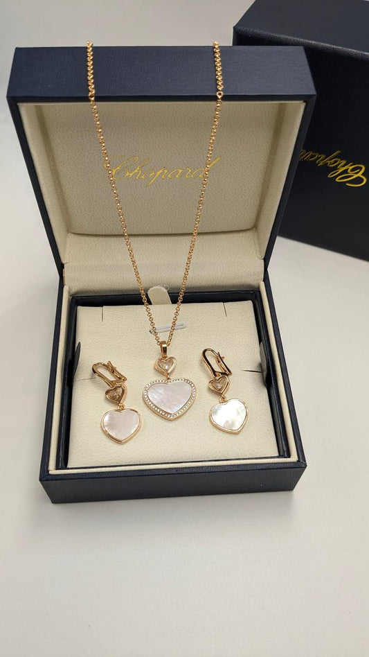 Chopard
*Master Quality* 
*Necklace & Earrings*
140 dhs🌺 with Normal Box 🎁
180 dhs🌺 with Master Box 🎁

Zain210
♥️♥️♥️