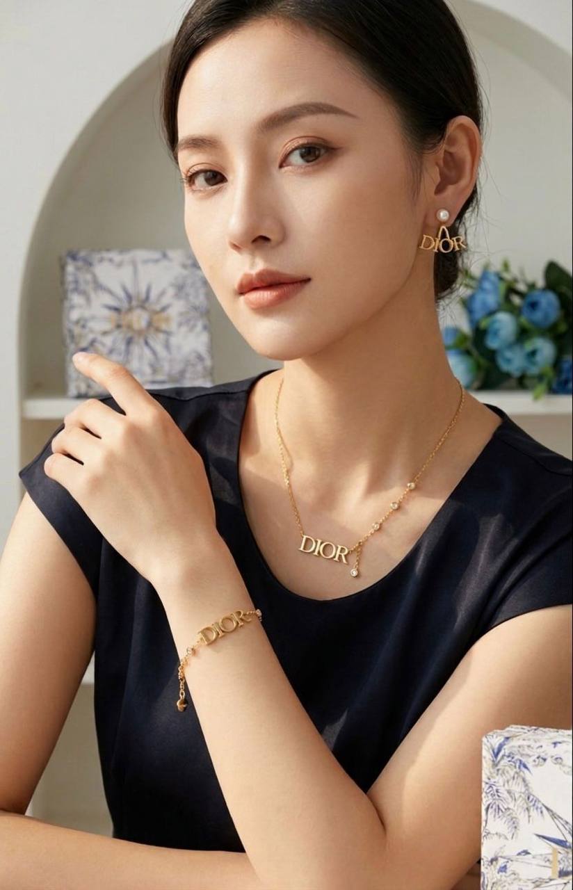 DIOR 🤍
* ⁠↗️ *Super Master Quality ®️*⬆️
* DIOR  Chain Links with Stones PENDANT , EARINGS & BRACLET

*265 dhs✅* with *Normal* Box & Bag
*275 dhs✅* with *Orignal* Packing 🎁

Zain106
♥️♥️♥️