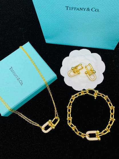 TIFFANY SET
MASTER 💫✨
NECKLACE BRACELET EARRINGS

150 dhs🇦🇪🇦🇪

WITH BOX AND PAPER BAG🛍️🎁
Zain89
♥️🇦🇪♥️