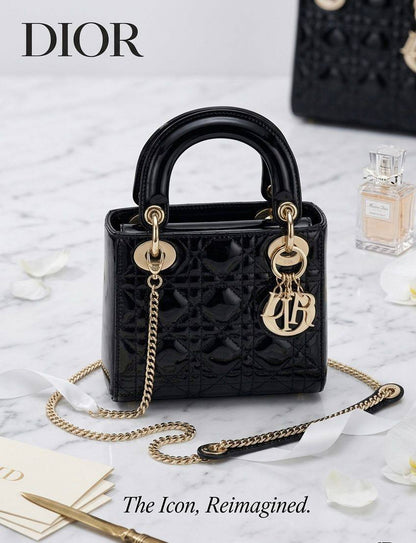 Dior
 -18 cm 
100 dhs✅

with box
🎁🎁🎁

Zain90
♥️♥️♥️