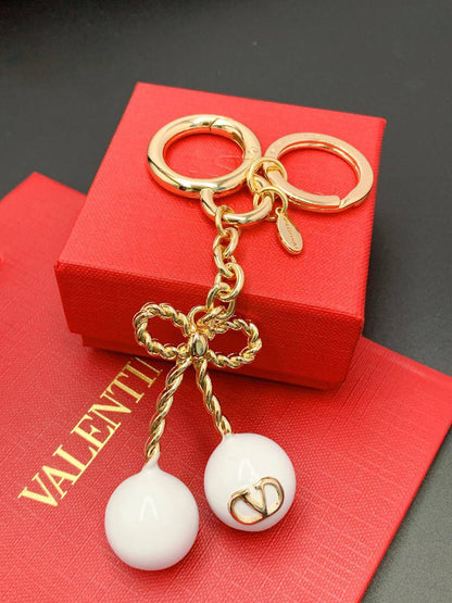 Valentino 
Keychain And Bag Charm
65 DHS🪙🌨️

Zain89
♥️♥️♥️