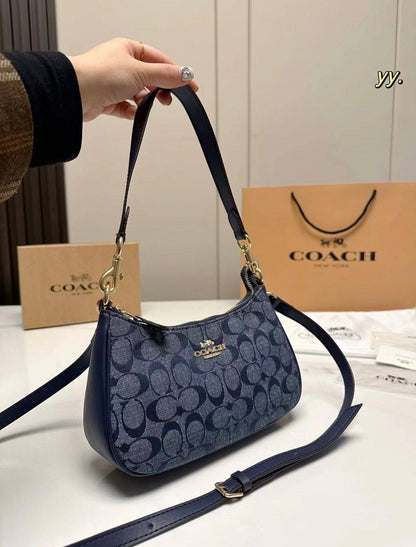 Coach
90 dhs❣️

size：24cm
With the box
🎁🎁🎁

Zain35
♥️♥️♥️