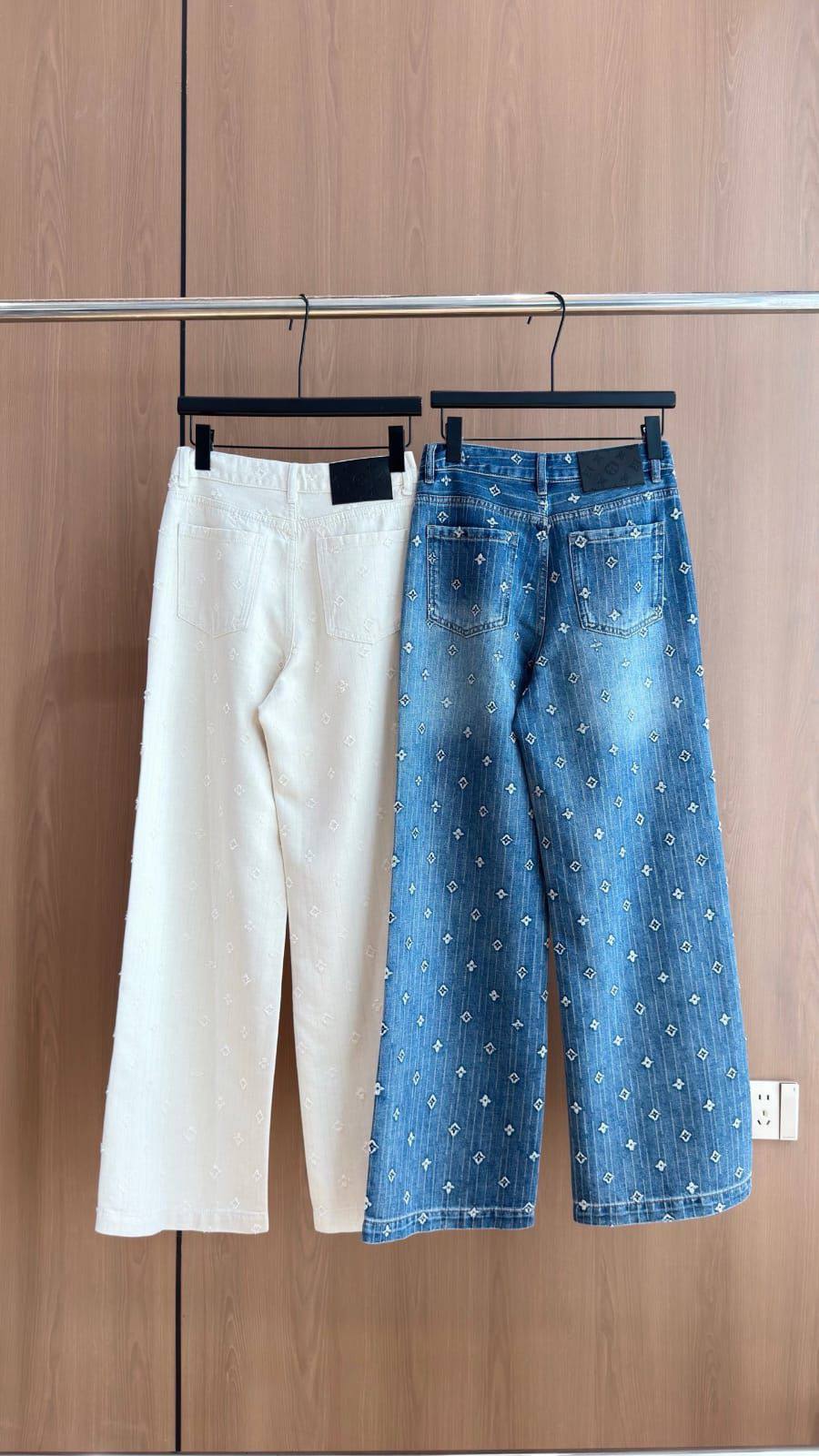LOUIS VUITTON

Super Master quality

Sizes: S M L

350 dhs🇦🇪🇦🇪

Zain308
♥️♥️♥️