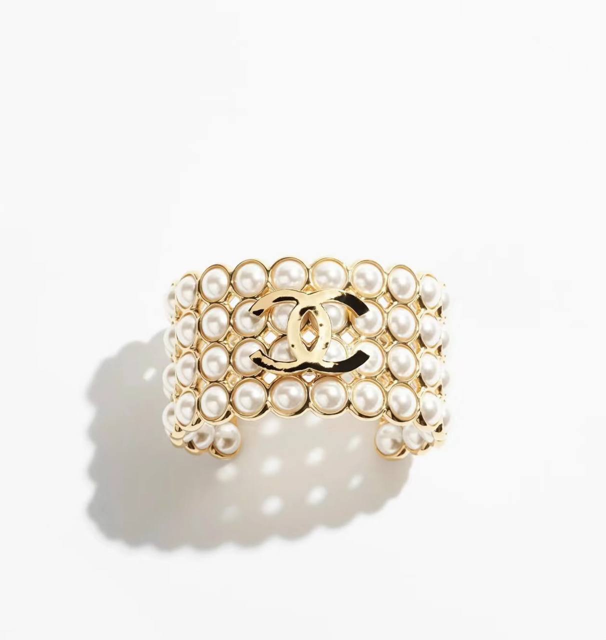 CHANEL ❤️‍🔥*
Bangle ✨
Master quality 💯
With normal boxes 🗃️ 
90 dhs💓
With master box 📦 
120 dhs💓

Zain216
♥️♥️♥️