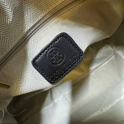 TORY BURCH 

GOOD QUALITY 

WITH BOX 
🎁🎁🎁

BIG SIZE 100 DHS✅
SMALL SIZE  95 DHS✅

Zain39
♥️♥️♥️