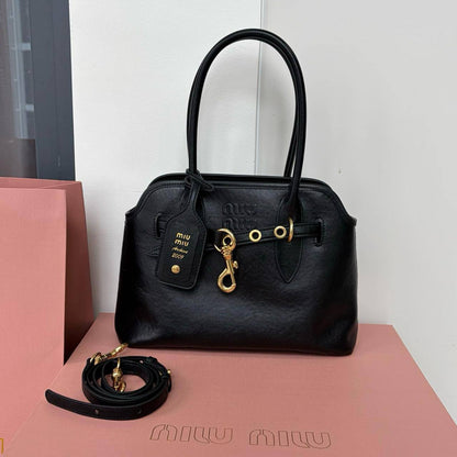 Miu Miu
Master
26cm 🥰🥰 
320 dhs💓

Zain228
♥️♥️♥️