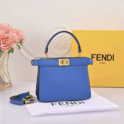 Fendi

95 dhs🪙💕
with box   
🎁🎁🎁

20cm

Zain26
♥️♥️♥️