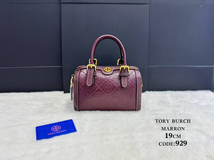 Tory Burch
ᴍɪɴɪ ʙᴀʀʀᴇʟ ʙᴀɢ 
ᴛᴏᴘ ʜᴀɴᴅʟᴇ ᴄʀᴏssʙᴏᴅʏ ʙᴀɢ

ᴡɪᴛʜʙᴏx
🎁🎁🎁

ʟᴇᴀᴛʜᴇʀ 
sɪᴢᴇ:19ᴄᴍ
90 dhs🪙🖤

Zain56
♥️♥️♥️