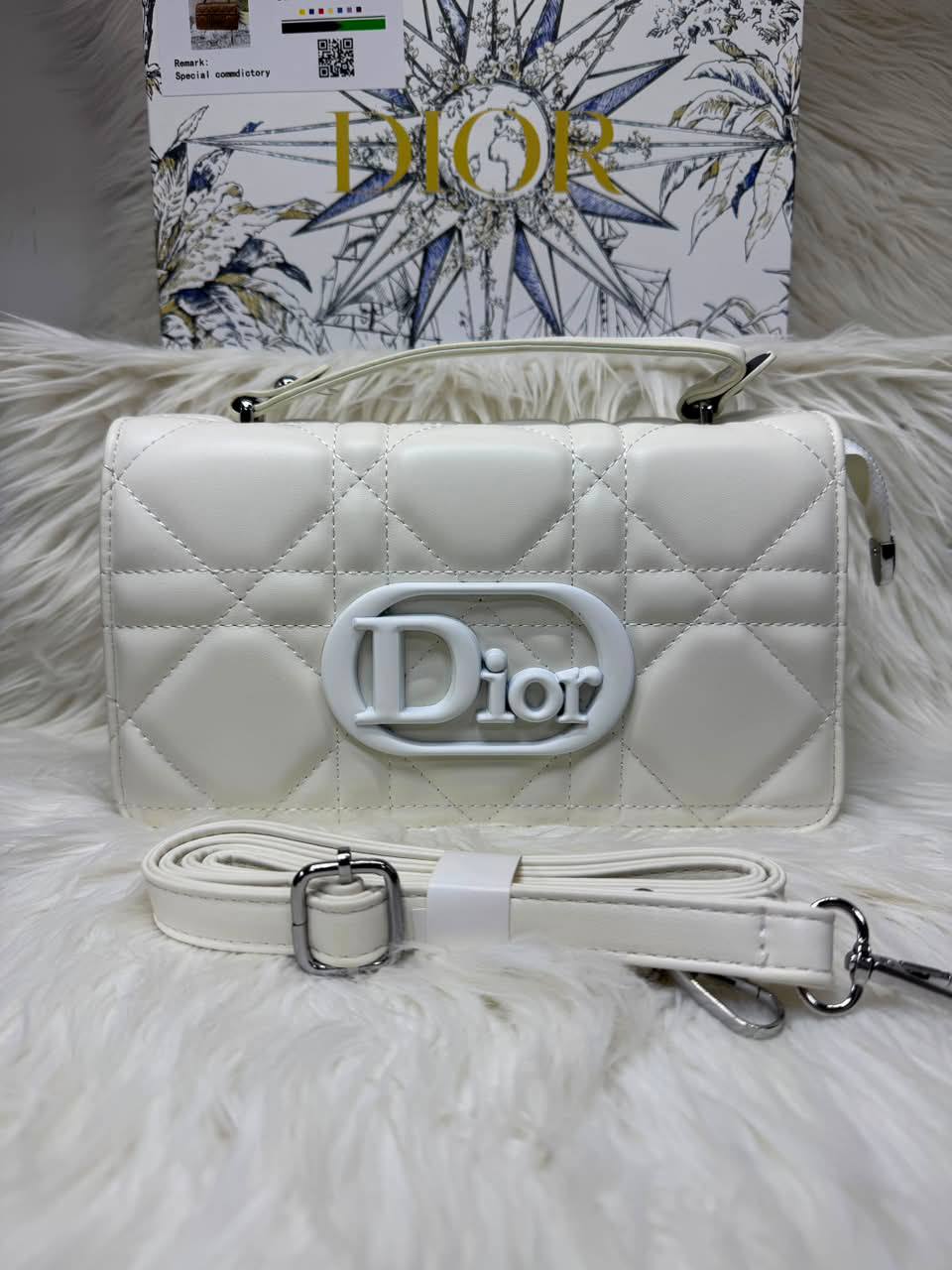 Dior
With box 
75 dhs💓

Zain50
♥️♥️♥️