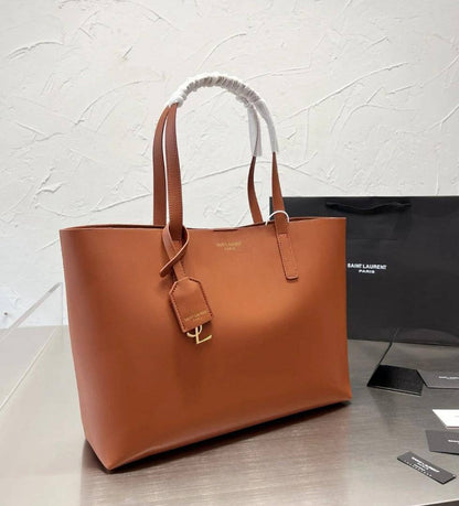YSL
100 dhs🪙🌺

Good quality with zipper

Zain35
♥️♥️♥️