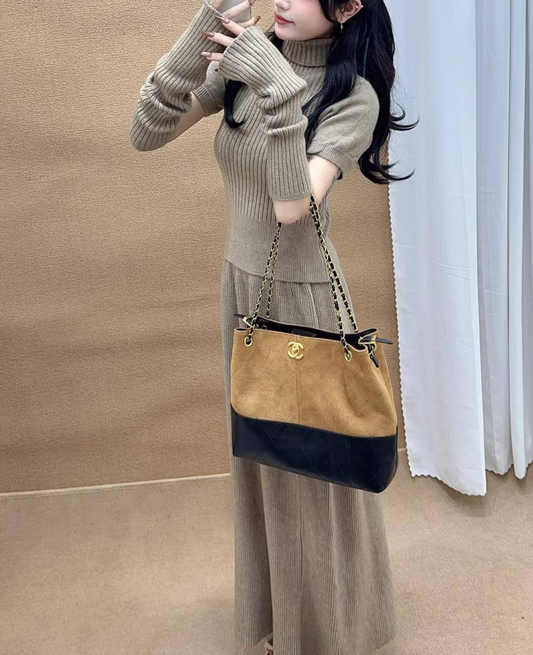 Chanel 
Size : 30 * 20 * 12 cm
105 dhs🪙
with box🎁

Zain115
♥️♥️♥️