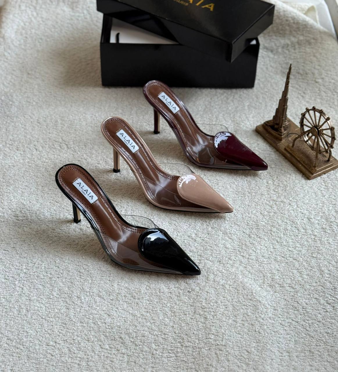 New. Alaia  heel 

  Size  .  36.  to 41

100 dhs✅

Zain80
♥️♥️♥️
