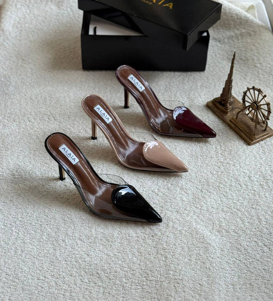 New. Alaia  heel 

  Size  .  36.  to 41

100 dhs✅

Zain80
♥️♥️♥️