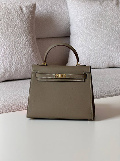 Hermes kelly 25cm💕master quality😍

with box❤️
🎁🎁🎁

380 dhs🪙🌨️

Zain52
♥️♥️♥️