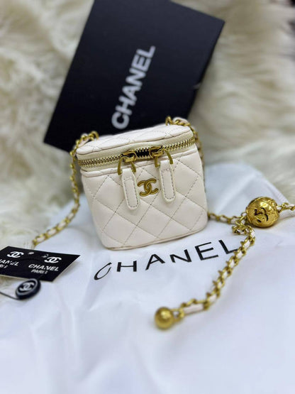 Chanel mini
Size :10 * 8 cm
85 dhs🪙🖤
with box 🎁

Zain115
♥️♥️♥️