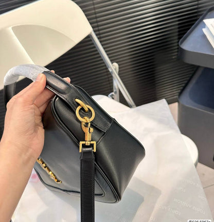 YSL 
GOOD QUALITY
 WITH BOX🎁
100 dhs✅

Zain295
♥️♥️♥️