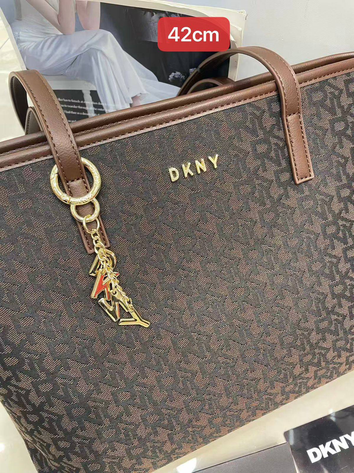 DKNY
110 dhs❣️

Zain102
♥️♥️♥️
