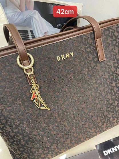 DKNY
110 dhs❣️

Zain102
♥️♥️♥️