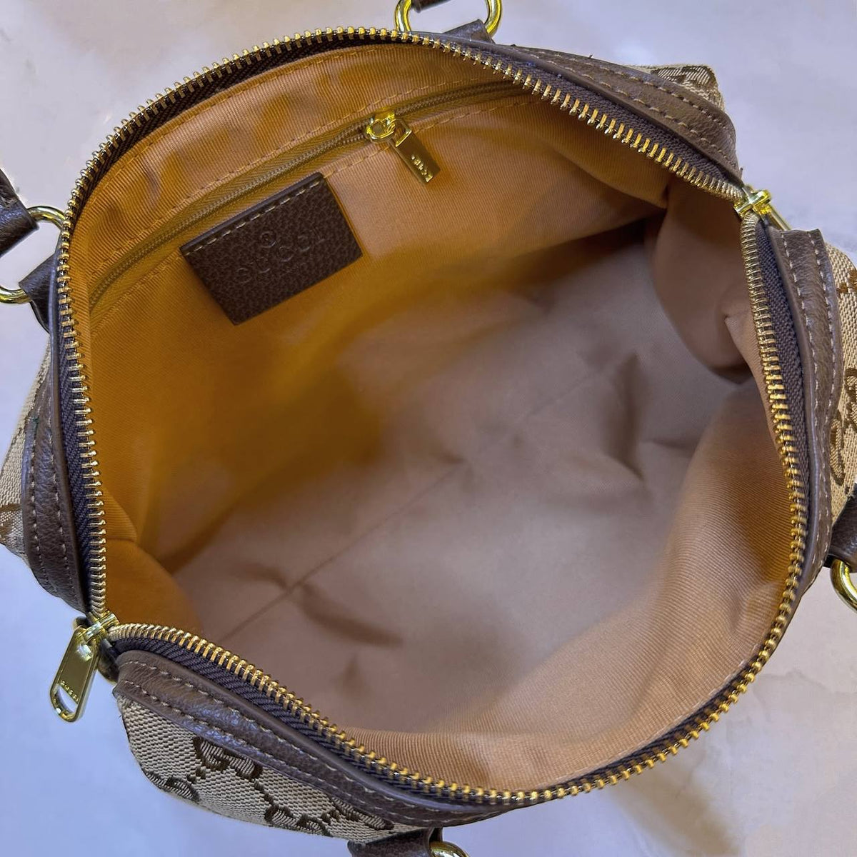 LV

COPY ONE 
NEW CAME 

WITH BOX 
155 dhs🇦🇪🇦🇪

Zain39
♥️♥️♥️