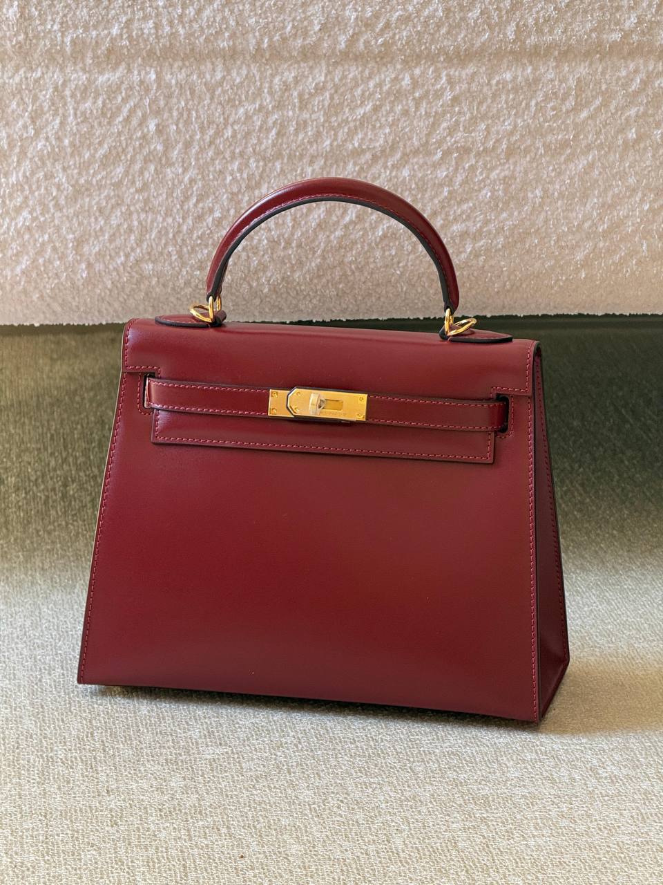 Hermes
kelly 28 cm💥Master quality ✅with box📦
460 dhs✅

Zain52
♥️♥️♥️