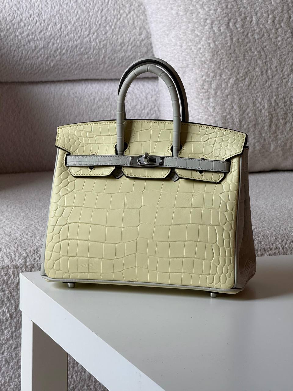 Hermes birkin croc 25cm💕master quality😍


with box❤️
🎁🎁🎁

780 dhs🪙🌨️

Zain52
♥️♥️♥️