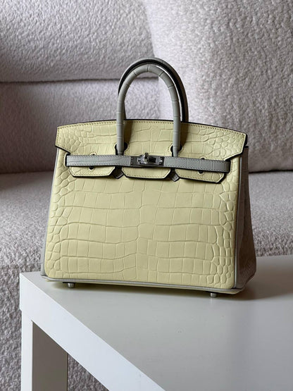 Hermes birkin croc 25cm💕master quality😍


with box❤️
🎁🎁🎁

780 dhs🪙🌨️

Zain52
♥️♥️♥️