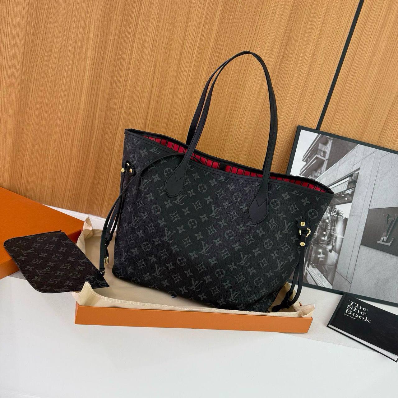 LV
100 dhs✅
good quality 

2in1

with box
🎁🎁🎁

Zain07
♥️♥️♥️