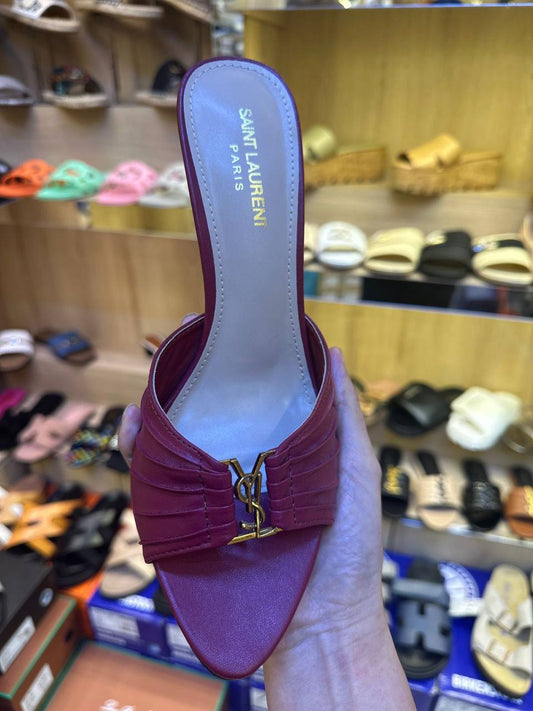 Chanel - YSL
High quality 
size 36-42 
110 dhs🪙🌨️

Zain132
♥️♥️♥️