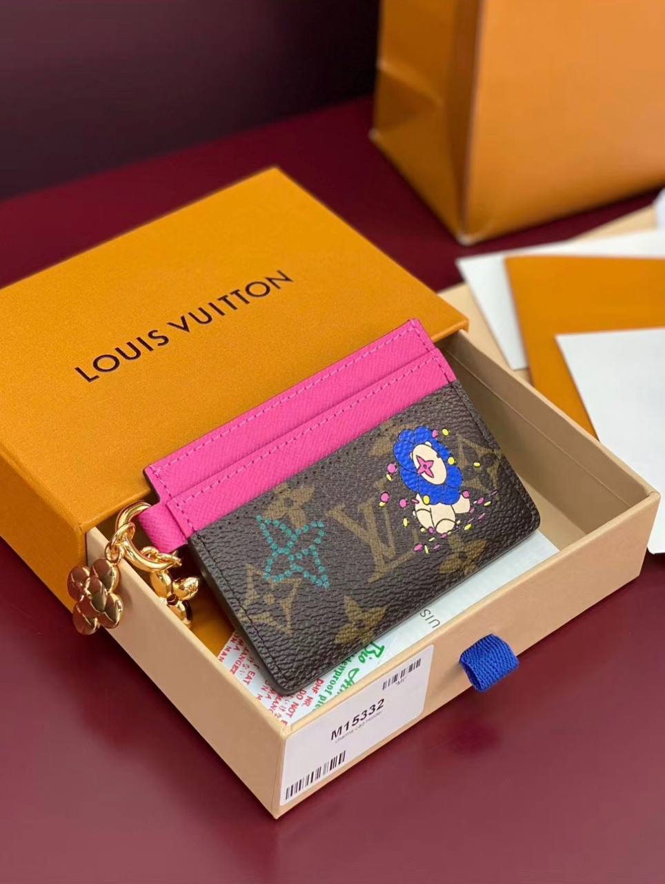 💞  LV 💞
💞*card holder*💞
320 dhs✅

Zain275
♥️♥️♥️