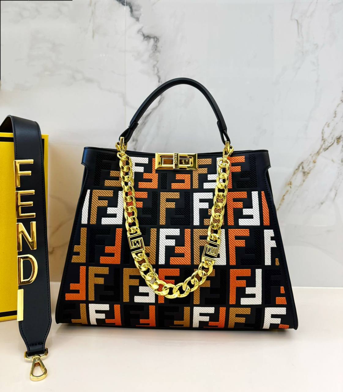 FENDI 
COPY ONE NEW CAME 
170 dhs💓

Zain39
♥️♥️♥️