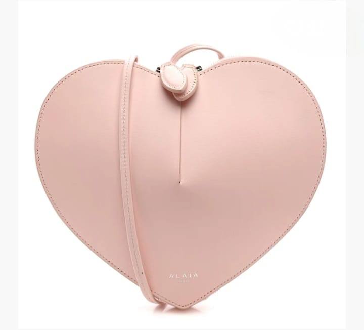 Alaia
100 dhs🇦🇪🇦🇪

with box
Zain26
♥️♥️♥️