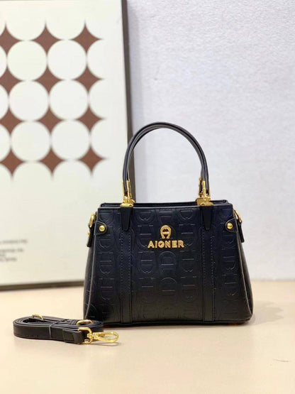 Aigner
100 dhs❣️
SIZE：22cm
Good-quality 

with box
🎁🎁🎁

Zain35
♥️♥️♥️
