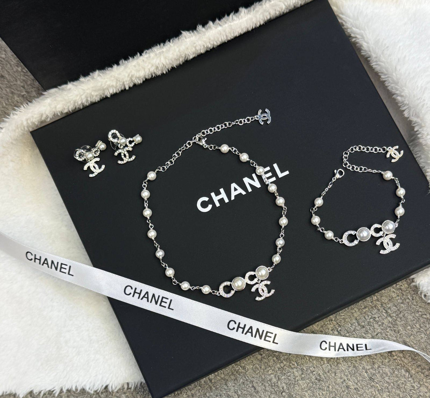 CHANEL 🤍
↗️ *Super Master Quality ®️*

* *New Collection*
* Necklace, Earrings & Bracelet
Full Set with *Normal* Box *260 dhs🌺*
Full set with *Original* Box *310 dhs🌺*

Zain209
♥️♥️♥️