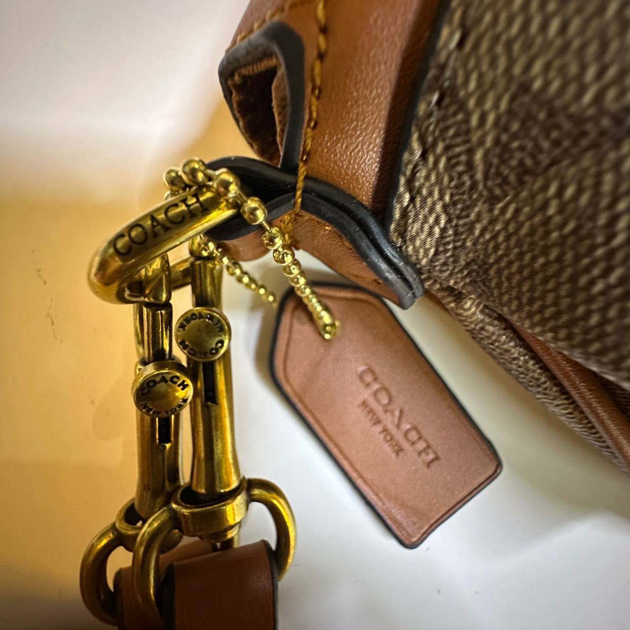 COACH 

NEW CAME 

GOOD QUALITY 

WITH BOX 
🎁🎁🎁

90 dhs👑
Size:25cm

Zain39
♥️♥️♥️