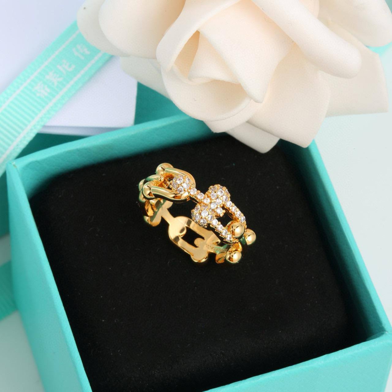Tiffany  🦋
Ring 💍 size 6,7,8,9
Master quality 💯
With normal boxes 📦 
45 dhs🪙

With master box 🗃️ 
70 dhs🪙

Zain216
♥️♥️♥️