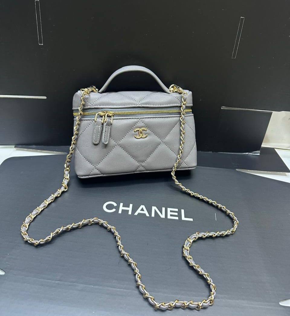 Chanel

withbox 
🎁🎁🎁

95 dhs✅

Zain143
♥️♥️♥️