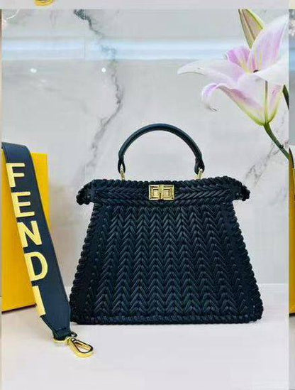 Fendi
150 dhs✅

Zain143
♥️♥️♥️