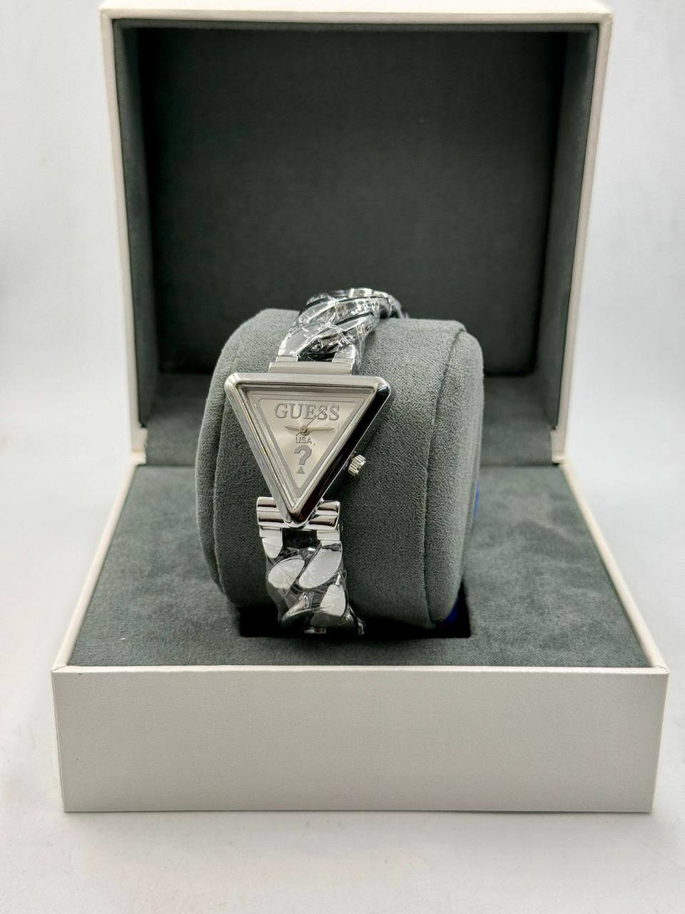 Guess ladies 
55 dhs❣️

Zain08
♥️♥️♥️