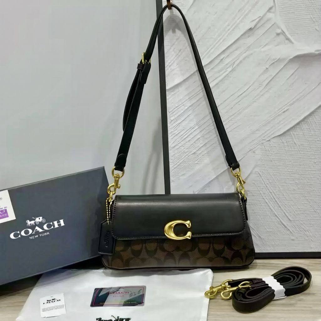 COACH 
 GOOD QUALITY
 WITH BOX 
90 dhs💓
Size:25cm

Zain39
♥️♥️♥️